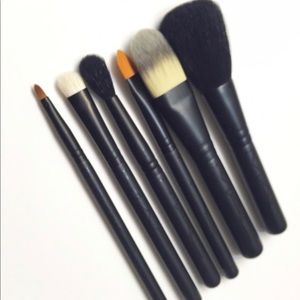 MAC: Basic Brush kit BRAND NEW